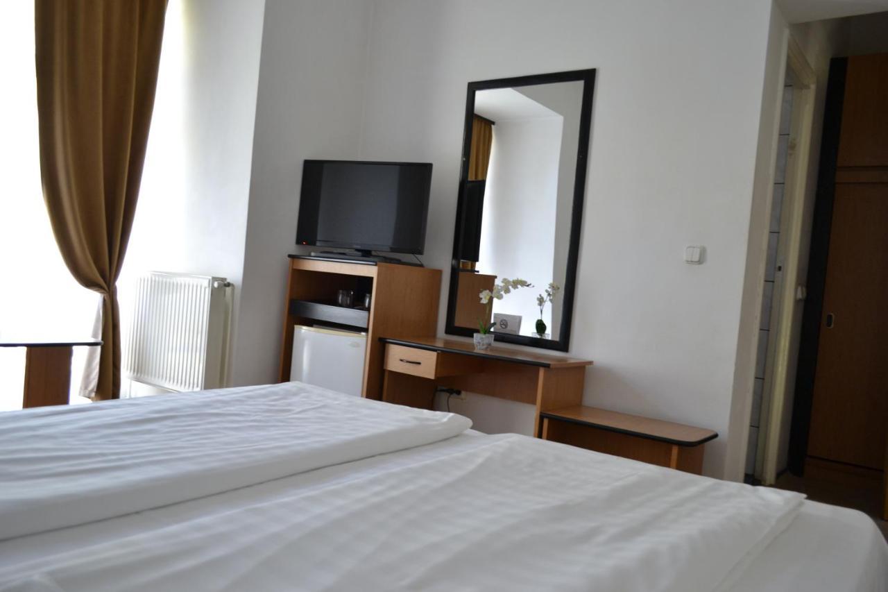 Casa Vinga - Restaurant&Jacuzzi Hotel Poiana Brasov Bagian luar foto