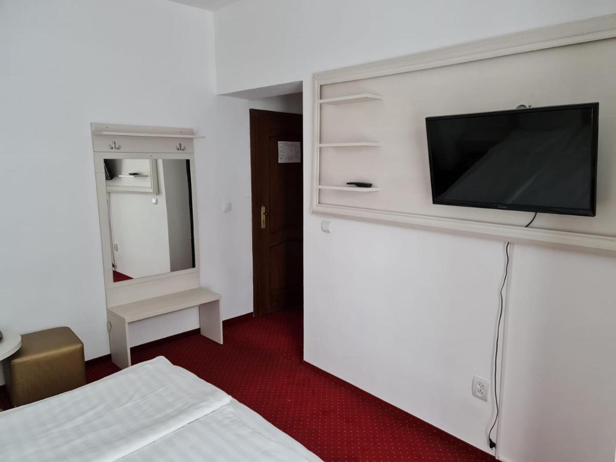 Casa Vinga - Restaurant&Jacuzzi Hotel Poiana Brasov Bagian luar foto